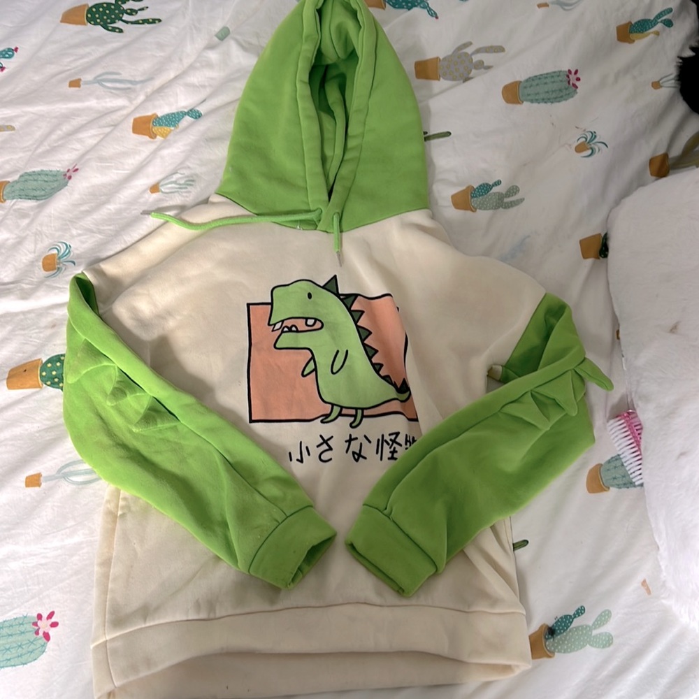Excellent shape hoodie,spike on sleeves and hood.